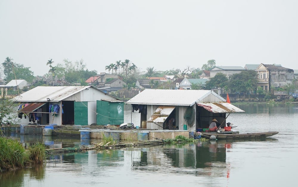Người dân Vạn Đò ở ven sông Hương Huế