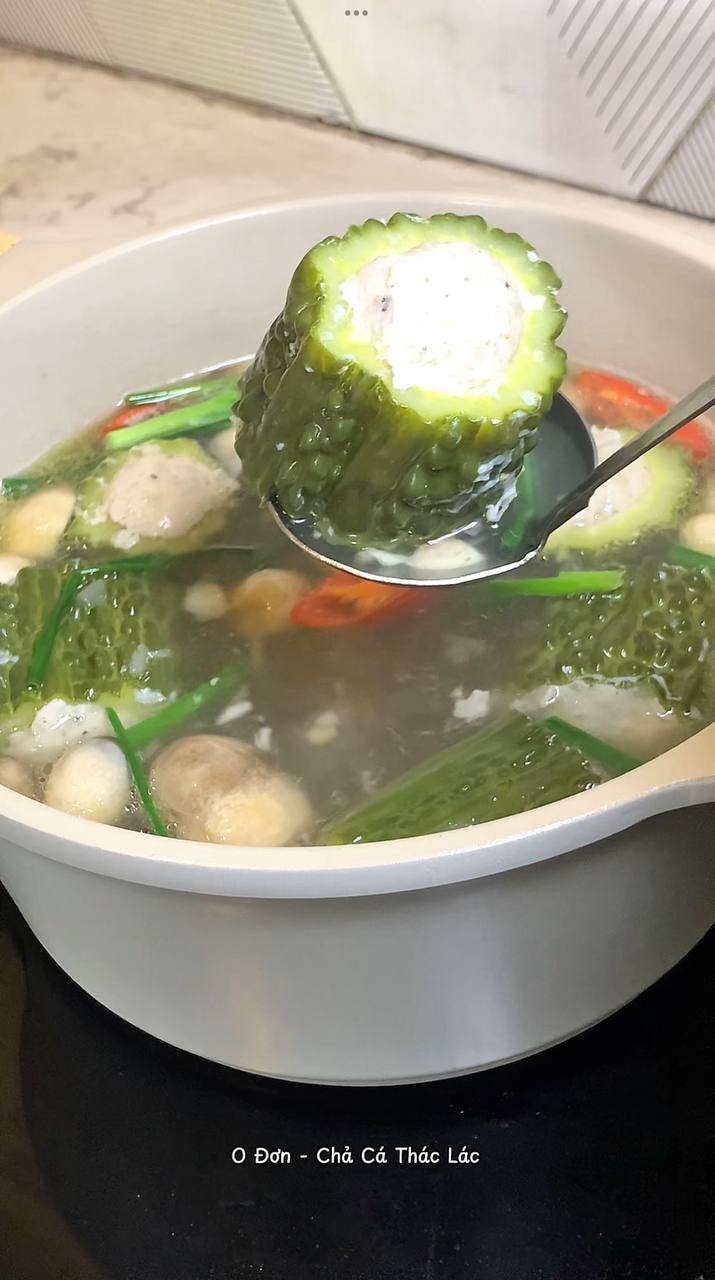 Canh mướp đắng nhồi chả cá thác lác