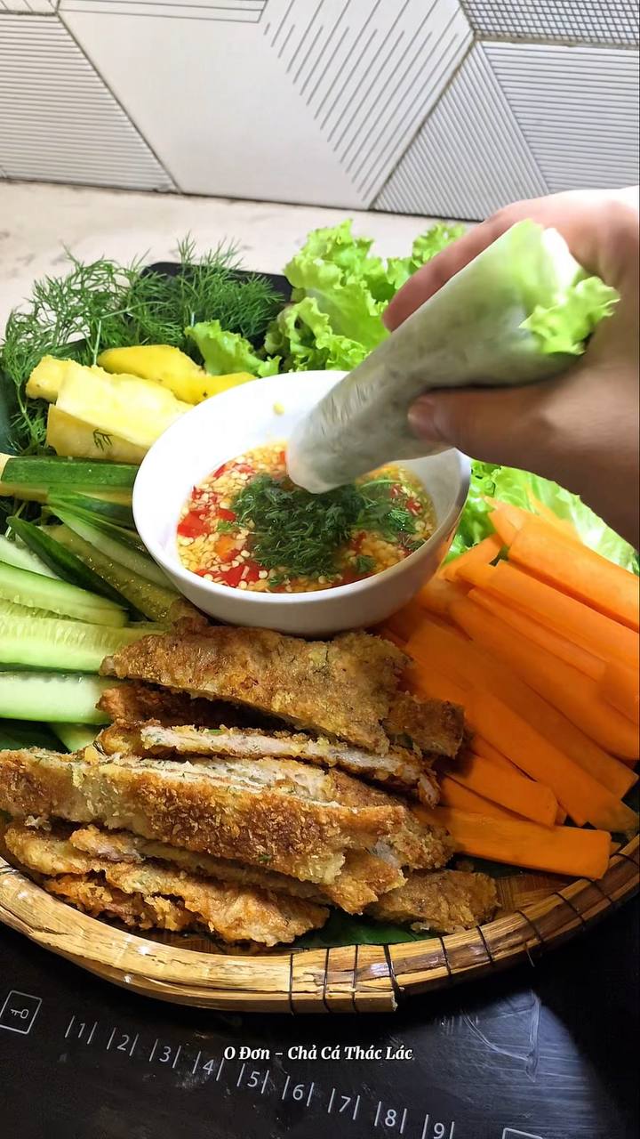 Gỏi cuốn chả cá thác lác